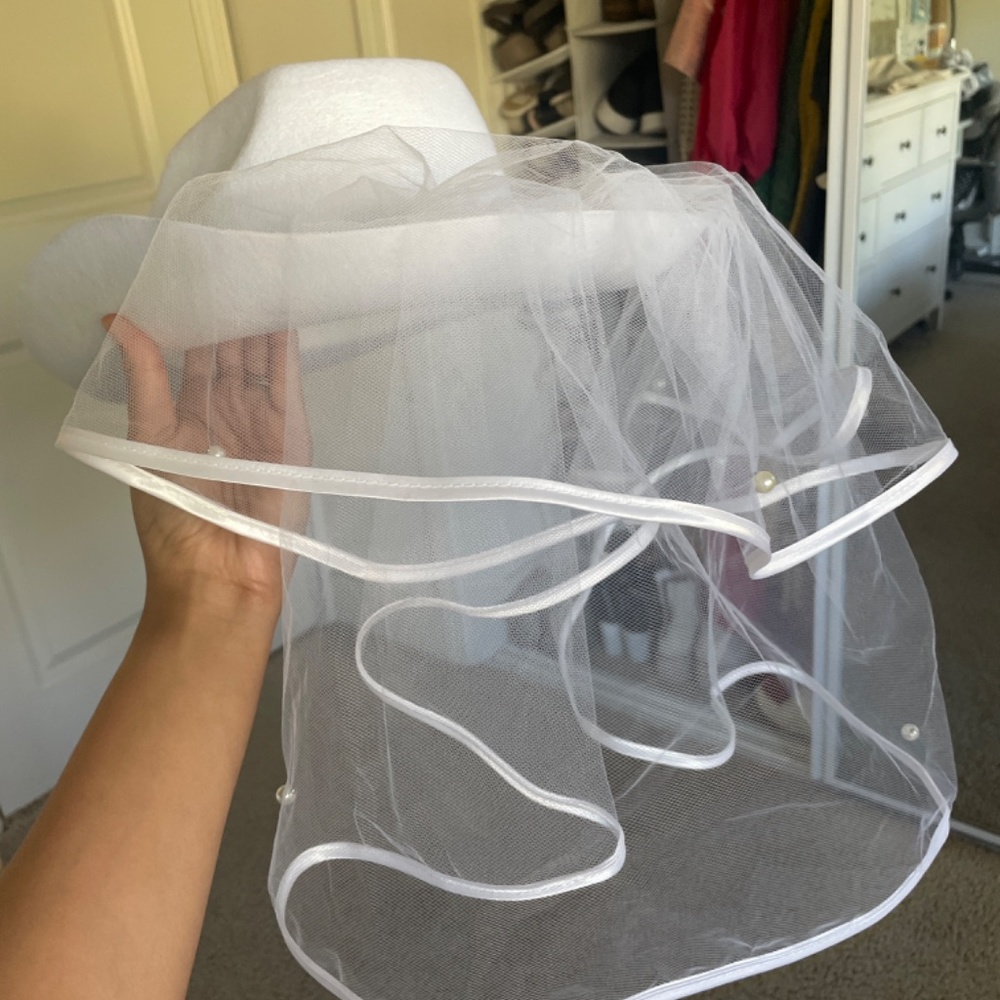 Bride Hat - Picture 3 of 4